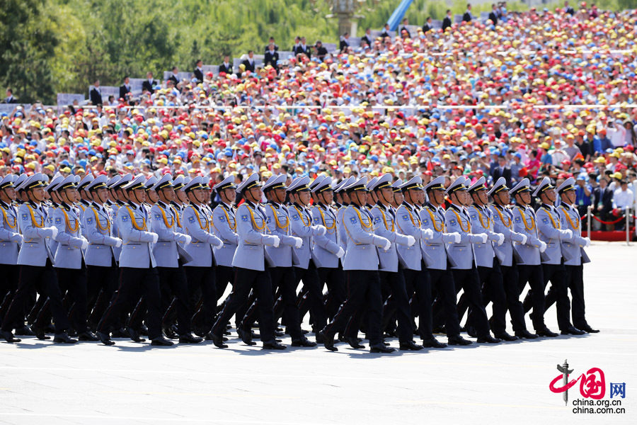  9月3日，中國人民抗日戰(zhàn)爭(zhēng)暨世界反法西斯戰(zhàn)爭(zhēng)勝利70周年紀(jì)念大會(huì)在北京隆重舉行，有11個(gè)國家派方隊(duì)、6個(gè)國家派代表隊(duì)來華參加閱兵。圖為蒙古國武裝力量方隊(duì)通過天安門廣場(chǎng)。中國網(wǎng)記者 楊佳攝