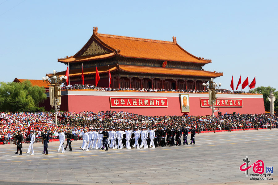  9月3日，中國人民抗日戰爭暨世界反法西斯戰爭勝利70周年紀念大會在北京隆重舉行，有11個國家派方隊、6個國家派代表隊來華參加閱兵。圖為墨西哥武裝力量方隊通過天安門廣場。中國網記者 董寧攝