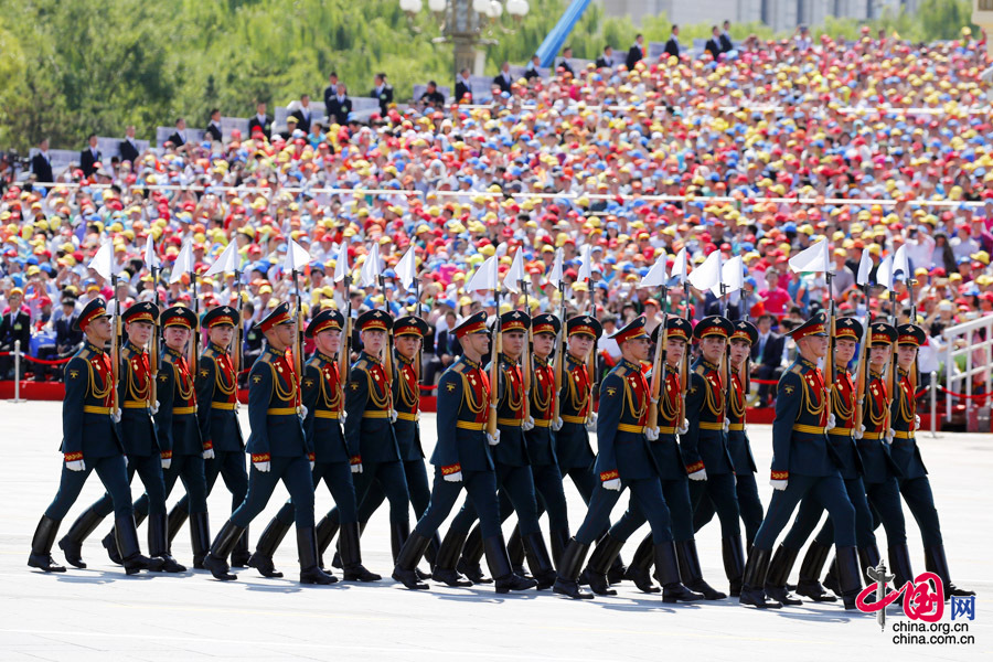  9月3日，中國人民抗日戰爭暨世界反法西斯戰爭勝利70周年紀念大會在北京隆重舉行，有11個國家派方隊、6個國家派代表隊來華參加閱兵。圖為俄羅斯聯邦武裝力量方隊通過天安門廣場。中國網記者 楊佳攝